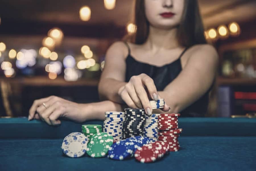 Bài Poker online là gì? Luật chơi cơ bản và những mẹo chơi hay