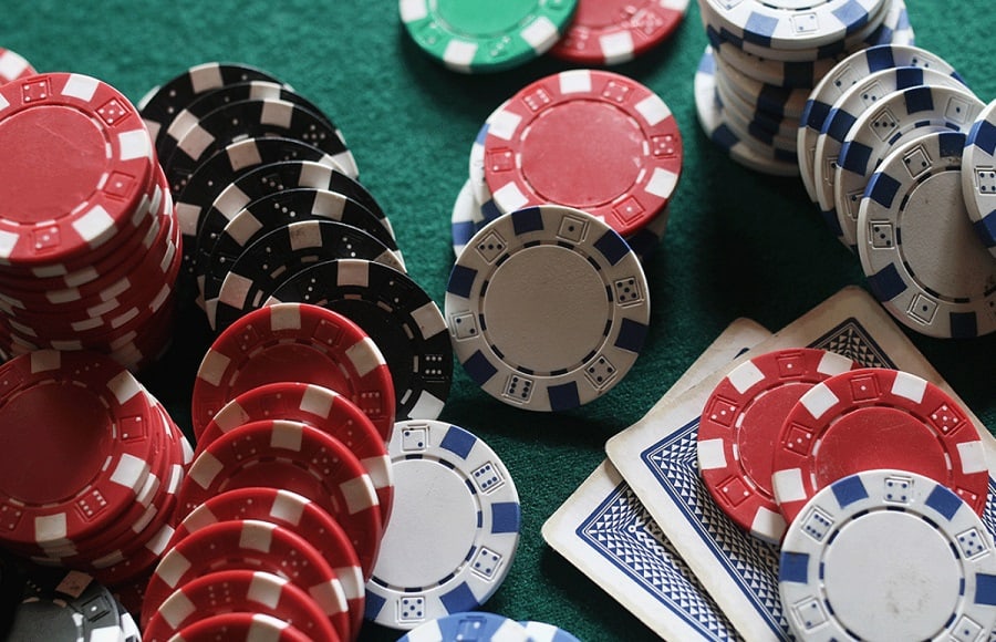 Kinh nghiệm vàng khi chơi cá cược Poker trực tuyến tại nhà cái?