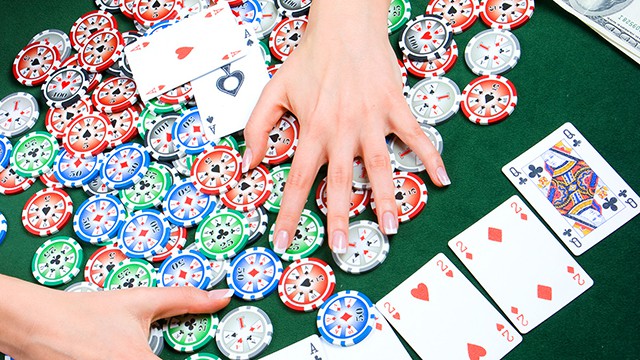 Cần có những kỹ năng đánh bài Poker như thế nào mới thắng vượt trội đối phương?
