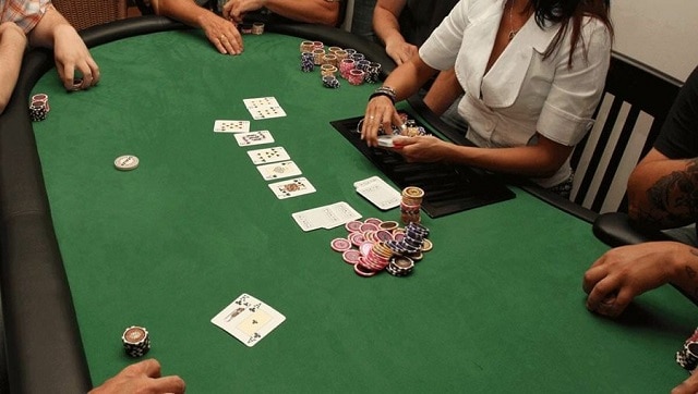 Sức mạnh của những tay bài trong game Poker bạn cần phải biết
